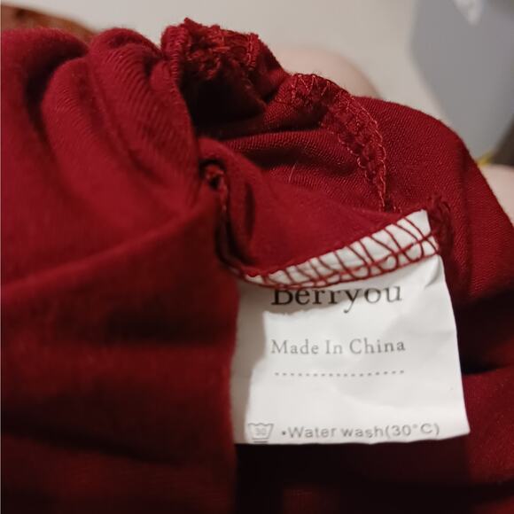 Berryou Red V Neck Midi Dress NWOT Size Medium - Picture 7 of 8